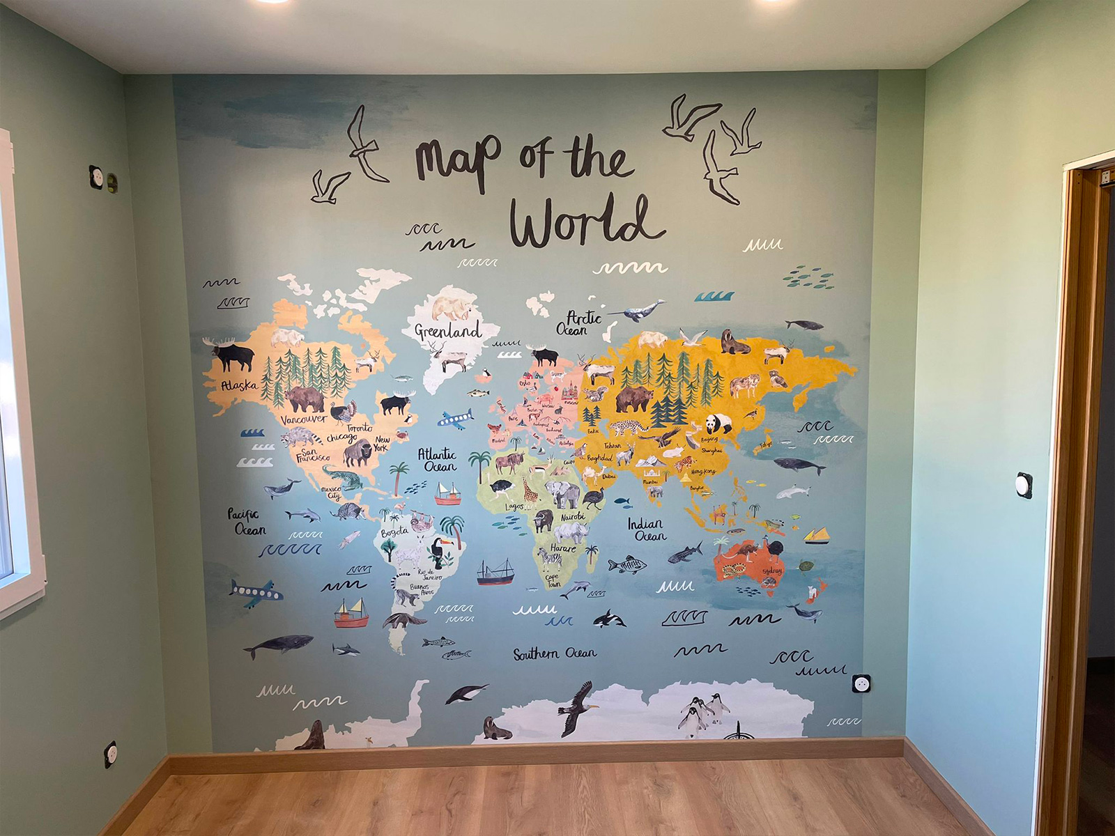 Chambre d'enfant : peinture et pose de panoramique carte du monde