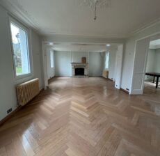 maison renovee apres intervention equipe mestre peinture