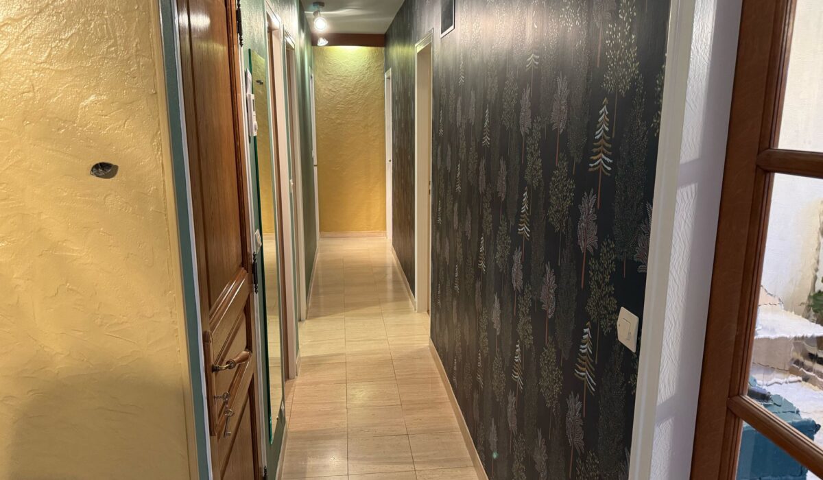 remplacement complet papier peint couloir maison
