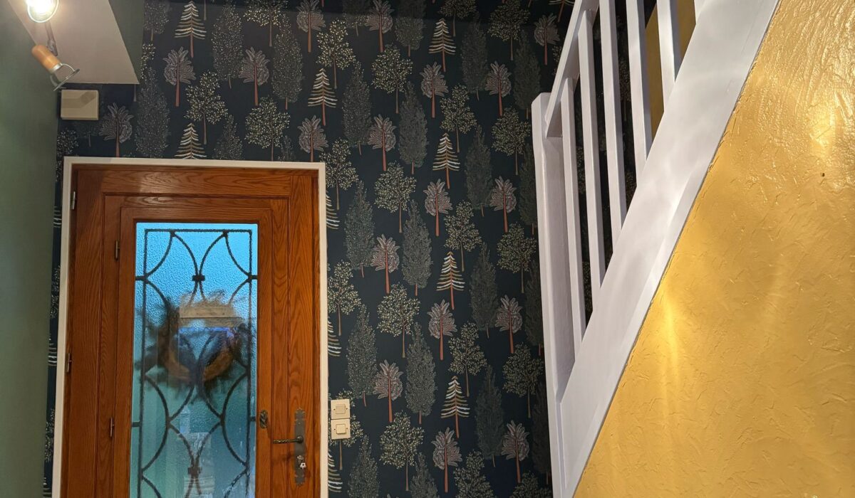 renovation papier peint cage escalier